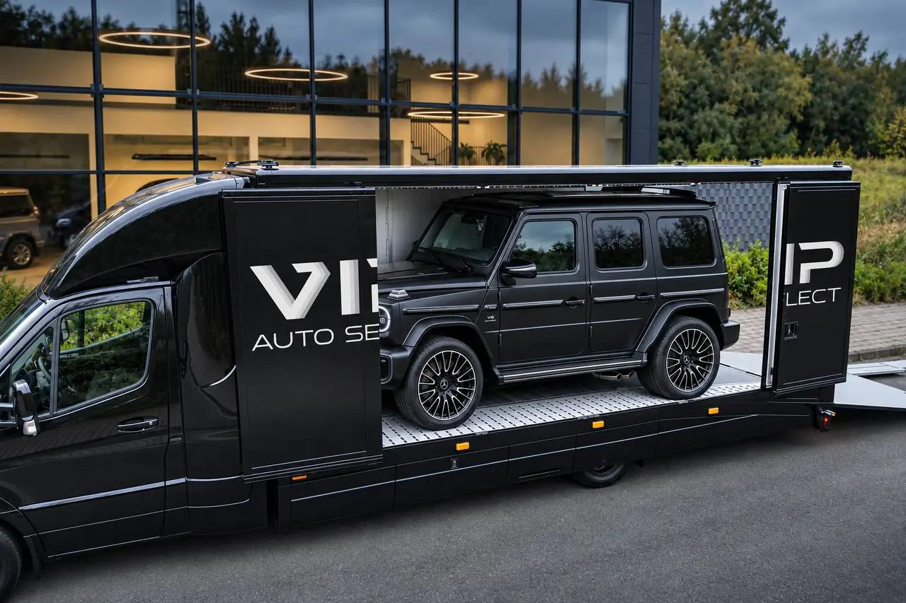 Камион VIP Auto Select с Mercedes-Benz G-Class пред автосалон