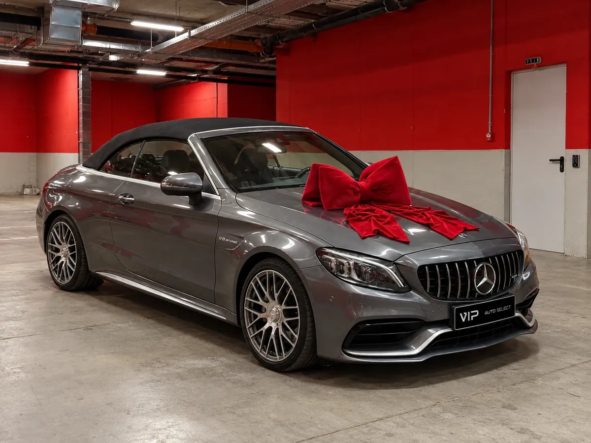 Mercedes-AMG C 63 S Cabriolet, facelift с червена панделка при предаването