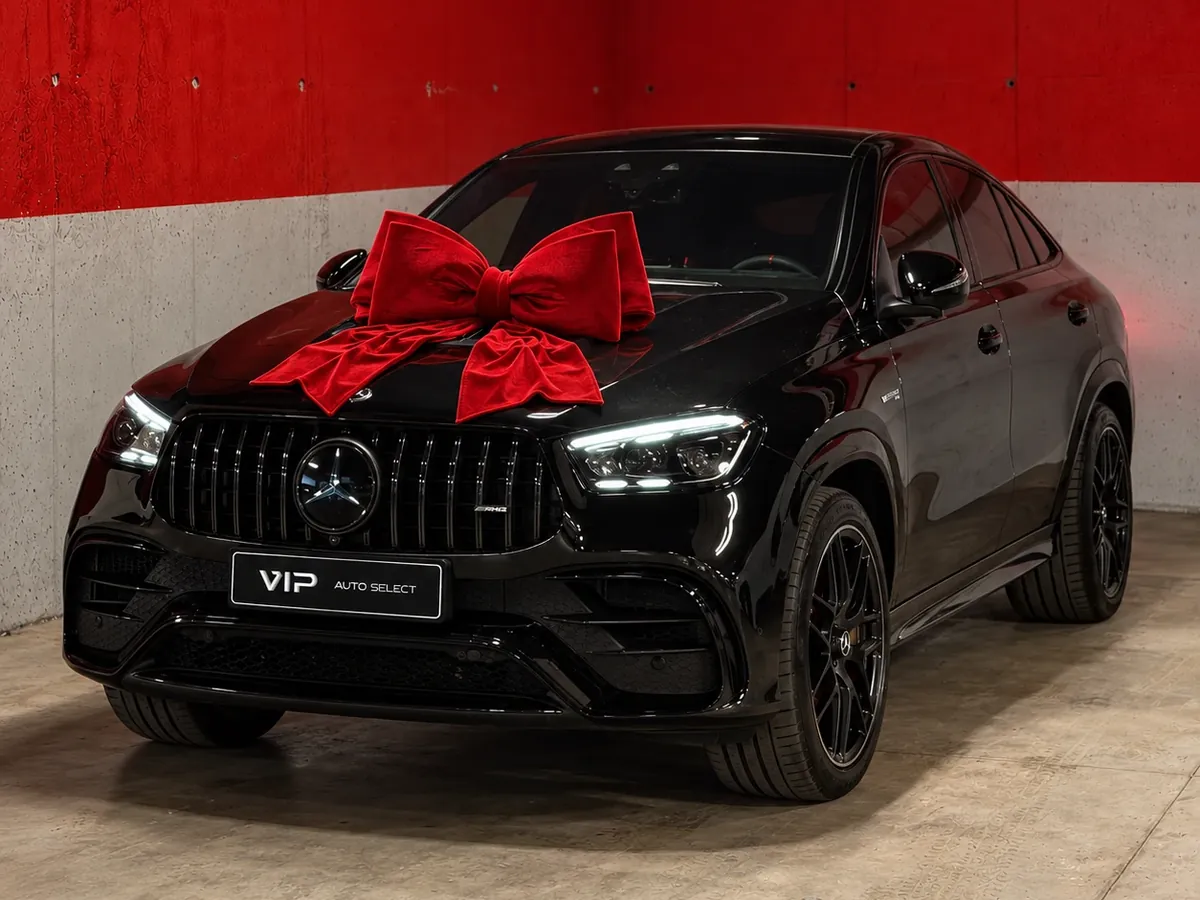 Mercedes-AMG GLE 63 S Coupé, facelift 2024 с червена панделка при предаването